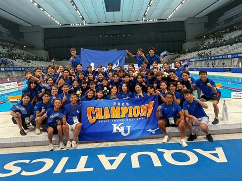 2025年日本学生選手権で女子総合優勝を果たした神奈川大学水泳部